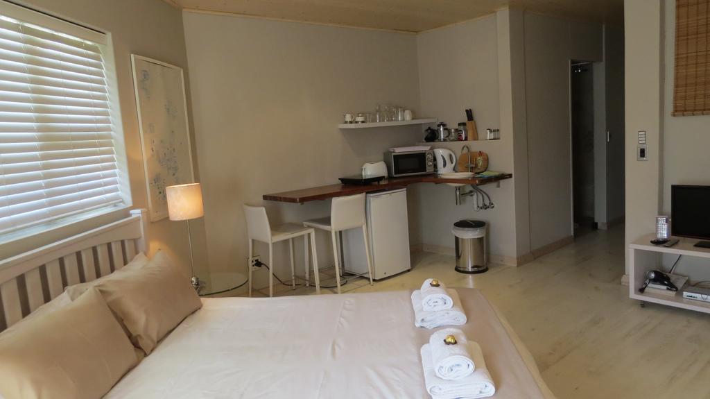 Kasa Nama Hotel Edgemead Room photo