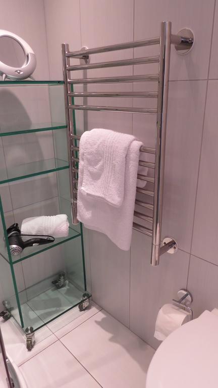 Kasa Nama Hotel Edgemead Room photo