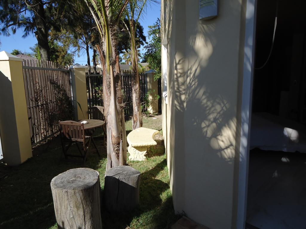 Kasa Nama Hotel Edgemead Room photo
