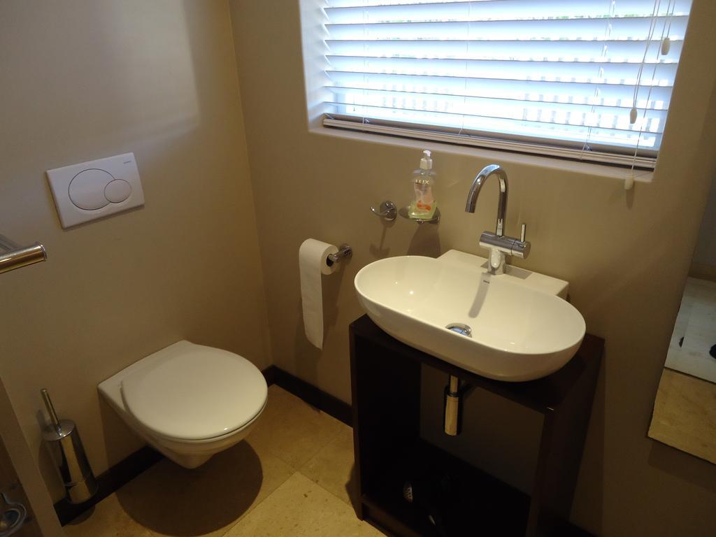 Kasa Nama Hotel Edgemead Room photo
