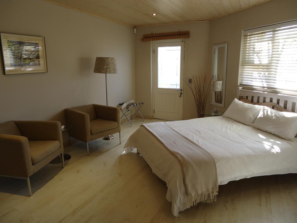 Kasa Nama Hotel Edgemead Room photo